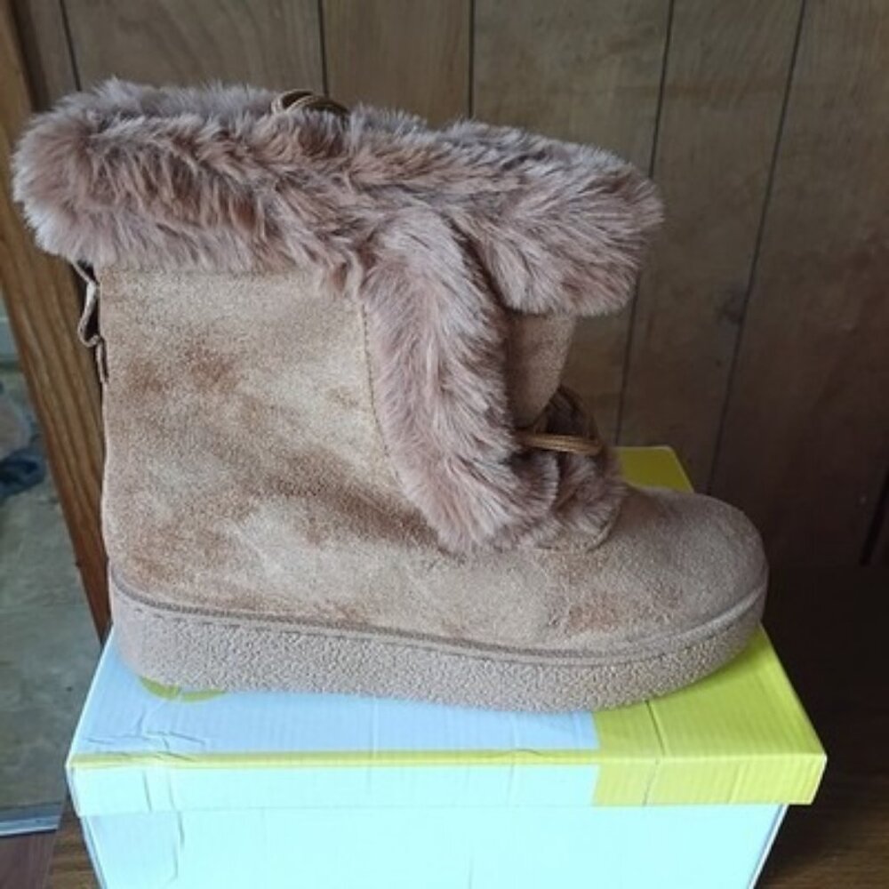 G.N.D. Womens Camel Faux Suede Fur-Trim Winter Boots Size 10 NIB Cozy Ankle Boot